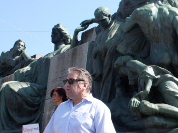 296349_10151057785730679_936872545_n